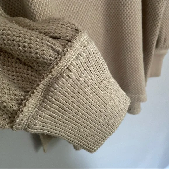 SOLD 🥳 Free People Mock Neck Oversized Top - Picture 4 of 7